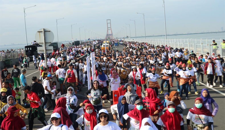 title Puncak MRSF , 2 Rekor Muri Pecah di Jembatan Suramadu Puncak MRSF , 2 Rekor Muri Pecah di Jembatan Suramadu