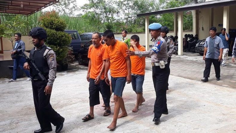 title Uang Palsu Rp4,6 Miliar Diamankan, Polisi Tangkap 4 Pelaku Pengedarnya Uang Palsu Rp4,6 Miliar Diamankan, Polisi Tangkap 4 Pelaku Pengedarnya
