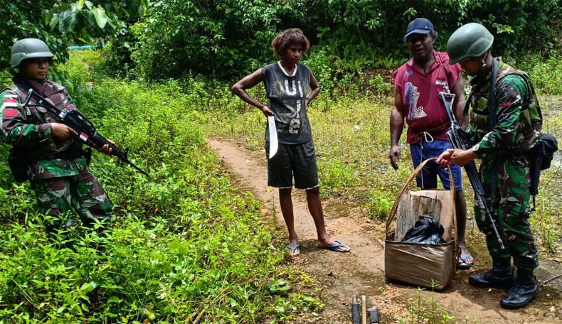 title Tak Bawa Dokumen, 7 Pelintas dari PNG Diamankan Satgas Yonif 328 Tak Bawa Dokumen, 7 Pelintas dari PNG Diamankan Satgas Yonif 328