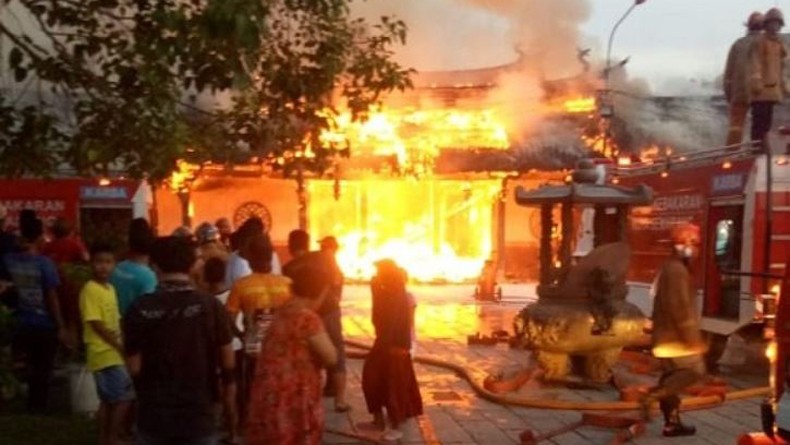Kelenteng Tay Kak Sie Semarang Terbakar