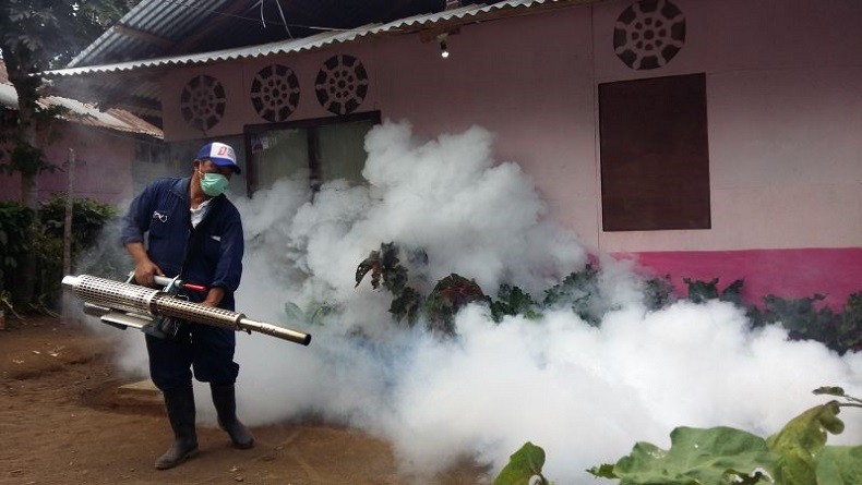 Ketua DPW Perindo Sulut Bersama Para Caleg Kota Bitung Gelar Fogging