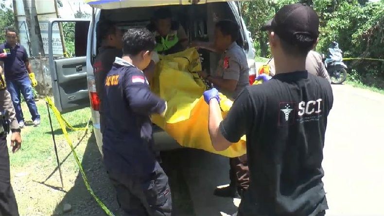 title Warga Gowa Dihebohkan Penemuan Mayat Perempuan di Dalam Mobil Warga Gowa Dihebohkan Penemuan Mayat Perempuan di Dalam Mobil