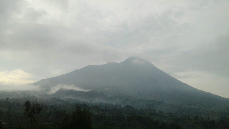 Gunung Merapi Luncurkan Lava Pijar sampai 300 Meter ke Kali Gendol