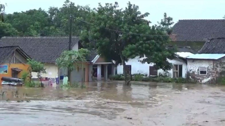 345 Warga Jember Terdampak Banjir 1 Meter, BPBD Distribusikan Bantuan