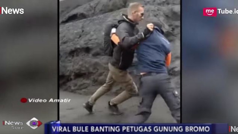 Viral! Dilarang ke Kawah, Turis Jerman Banting Petugas Gunung Bromo