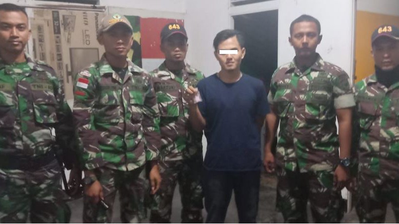 Bawa Sabu, TNI Tangkap Pemuda Pelintas Batas RI-Malaysia di Kalbar