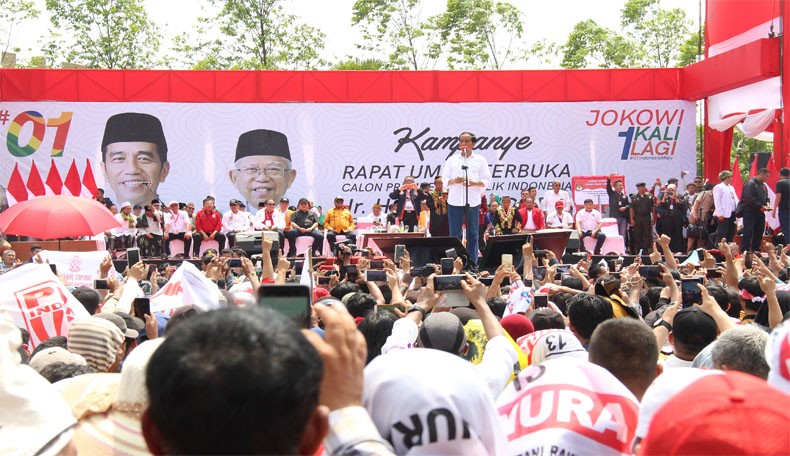 Sapa Ribuan Warga di Kalbar, Jokowi Paparkan Manfaat 3 Kartu Andalan