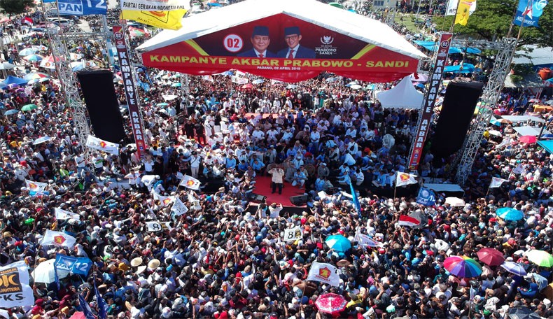 Di Padang, Prabowo Janji Turunkan Harga Listrik dalam Waktu 100 Hari