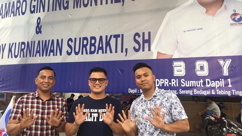 Bawa Ahli Barber, Boy Bakamaro Ginting Perindo Gelar Pangkas Gratis