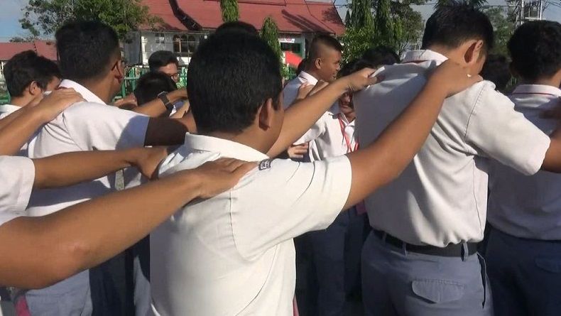title Sebelum UNBK, Siswa di Palangkaraya Relaksasi di Lapangan Sekolah Sebelum UNBK, Siswa di Palangkaraya Relaksasi di Lapangan Sekolah