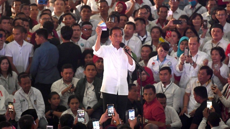 title Jokowi: Datang ke TPS Pakai Baju Putih karena yang Dicoblos Baju Putih Jokowi: Datang ke TPS Pakai Baju Putih karena yang Dicoblos Baju Putih