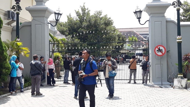 title Prabowo Bertemu Sultan Jelang Kampanye di Yogya, Kepatihan Ditutup Prabowo Bertemu Sultan Jelang Kampanye di Yogya, Kepatihan Ditutup
