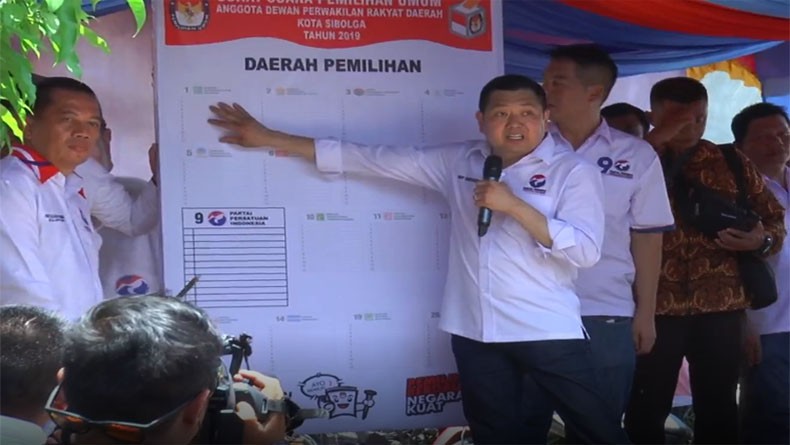 HT Tinjau Bazar Beras Murah di Tapteng, Warga: Terima Kasih Perindo