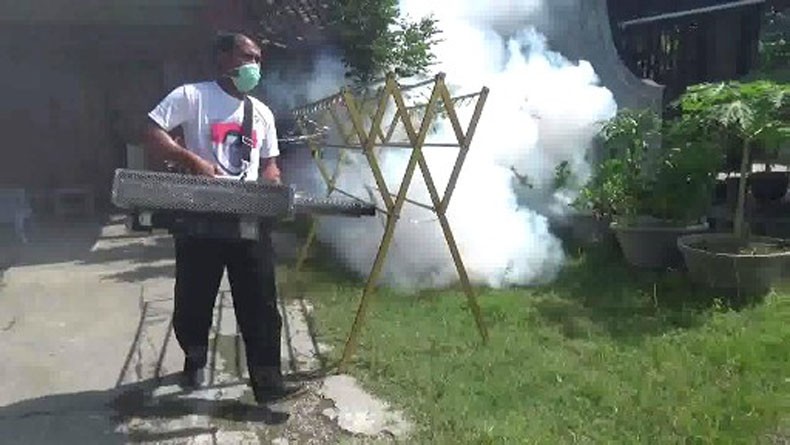 title Fogging Nasional, DPD Perindo Sragen Asapi Ratusan Rumah Warga Fogging Nasional, DPD Perindo Sragen Asapi Ratusan Rumah Warga