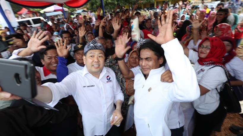 Begini Foto Ketum Perindo HT Ngevlog Bareng Warga Subang - Bagian 4