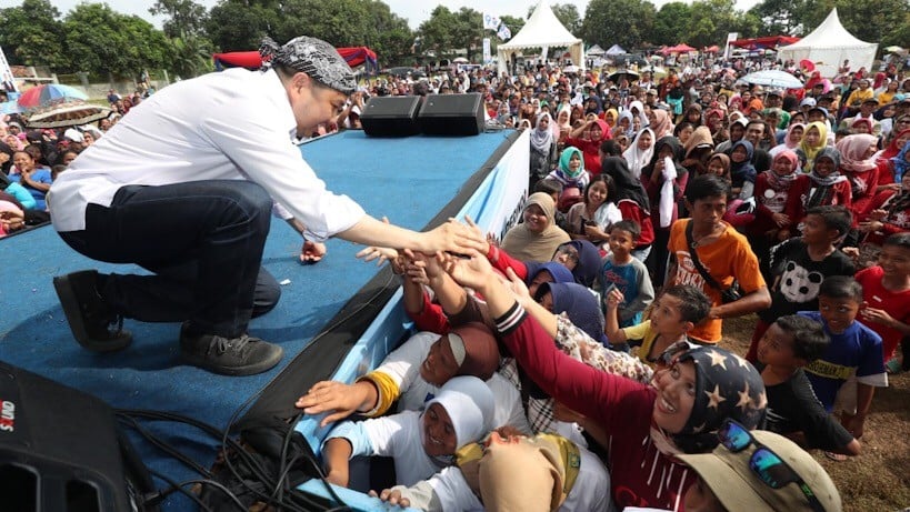 Begini Foto Ketum Perindo HT Ngevlog Bareng Warga Subang - Bagian 3