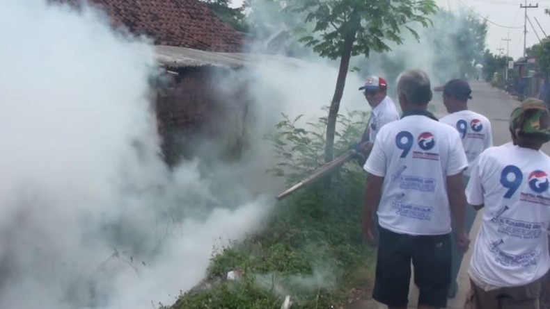 Fogging Nasional Perindo, DPD Mojokerto Asapi 500-an Rumah Warga