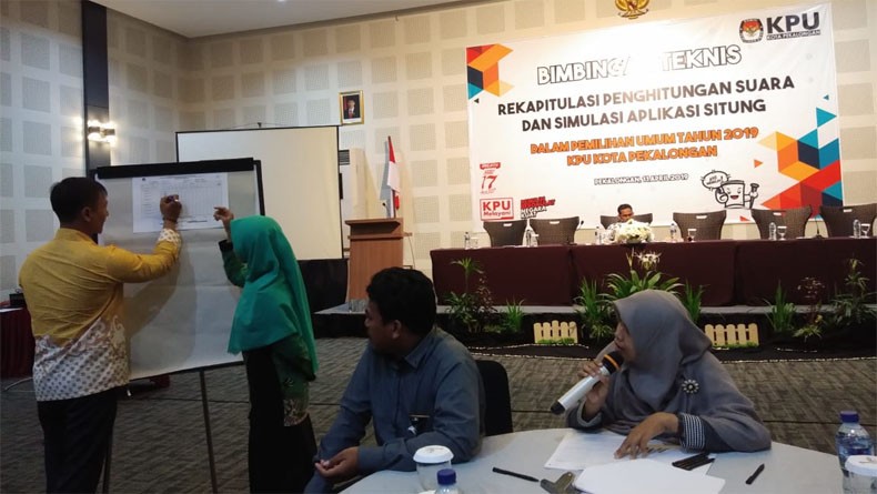 KPU Pekalongan Simulasikan Aplikasi Situng yang Cepat dan Faktual