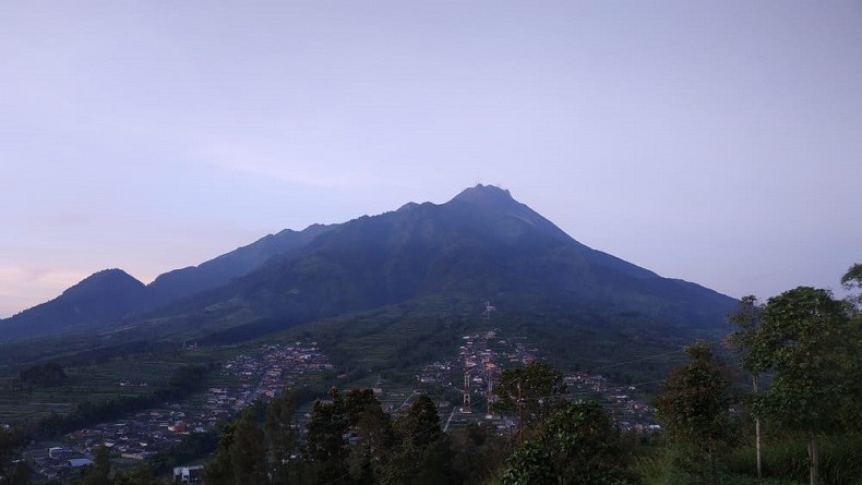 Gunung Merapi Luncurkan Awan Panas Sejauh 1.100 Meter Ke Kali Gendol