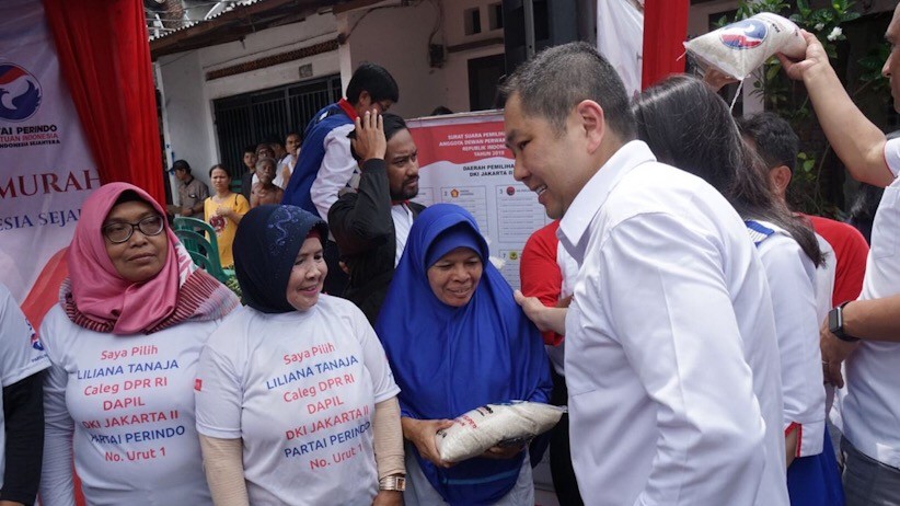 HT dan Liliana Tanaja Hadiri Bazar Murah Serentak Partai Perindo - Bagian 3