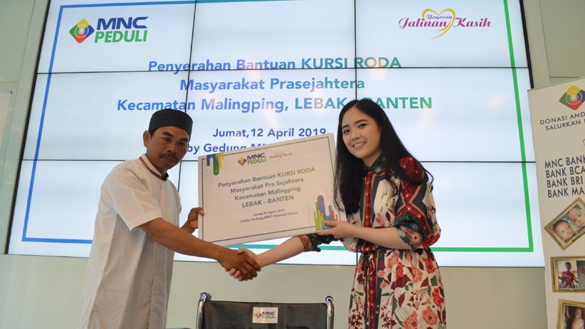 MNC Peduli Berikan Bantuan Kursi Roda dan Kaki Palsu kepada Buruh Tani - Bagian 2