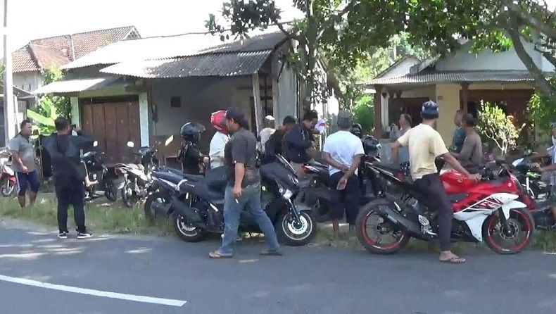 title Seorang Pelaku Mutilasi Tenaga Honorer Blitar Berjualan Nasi Goreng Seorang Pelaku Mutilasi Tenaga Honorer Blitar Berjualan Nasi Goreng