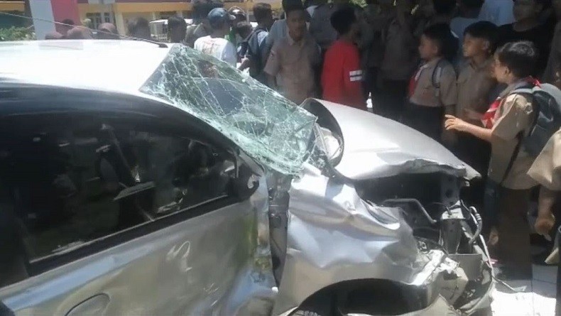 Kereta Tabrak Mobil di Padang, Korban Hanya Alami Luka Lecet
