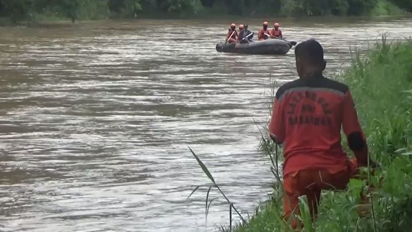 5 Pemuda Nekat Berenang Seberangi Sungai Sadang di Toraja, 1 Hilang