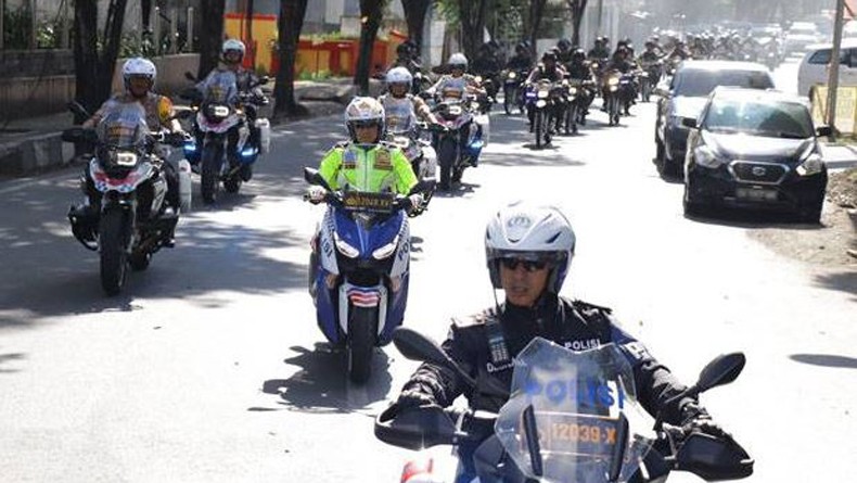 Ciptakan Rasa Aman, Kapolda Sulut Patroli Keliling Manado Pakai Motor