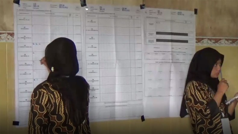 title Perjuangan KPPS di Garut, Diinfus hingga Kecelakaan saat Bertugas Perjuangan KPPS di Garut, Diinfus hingga Kecelakaan saat Bertugas
