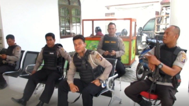 title Polisi di Tator Meninggal Kecelakaan Usai Amankan Penghitungan Suara Polisi di Tator Meninggal Kecelakaan Usai Amankan Penghitungan Suara