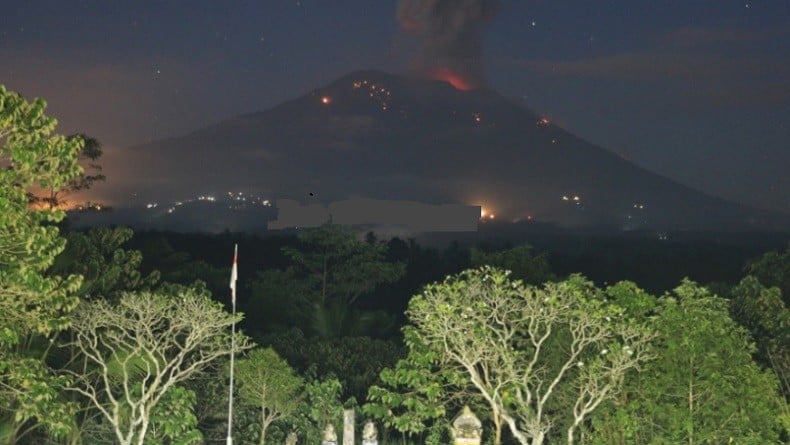 Gunung Agung Erupsi Lagi, Tinggi Kolom Abu Vulkanik 3.000 Meter