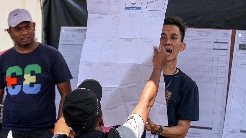 Bawaslu Jatim Rekomendasikan Penghitungan Ulang 8.146 TPS di Surabaya