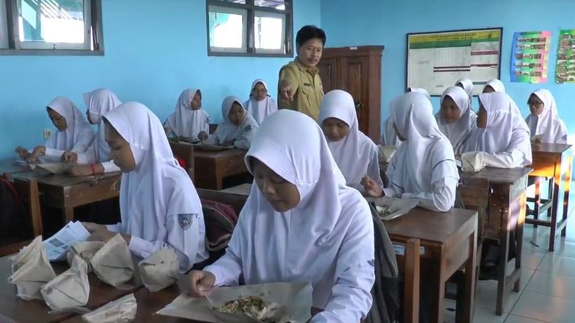 SMP di Kendal Jateng Ini Siapkan Sarapan bagi Peserta UNBK