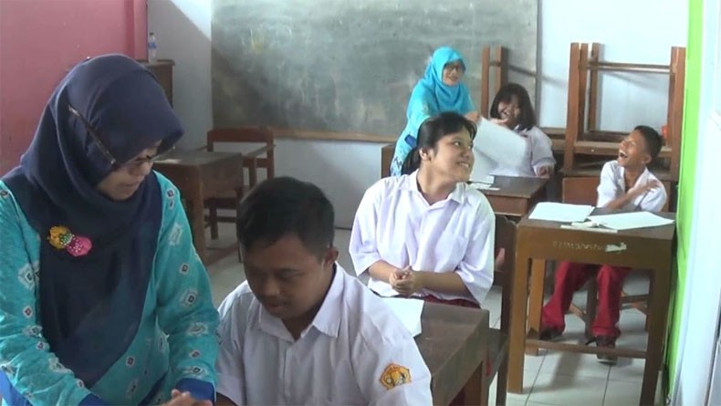 Semangat Siswa SLB di Kendal Ikuti UASBN, Guru Pengawas Ekstra Sabar