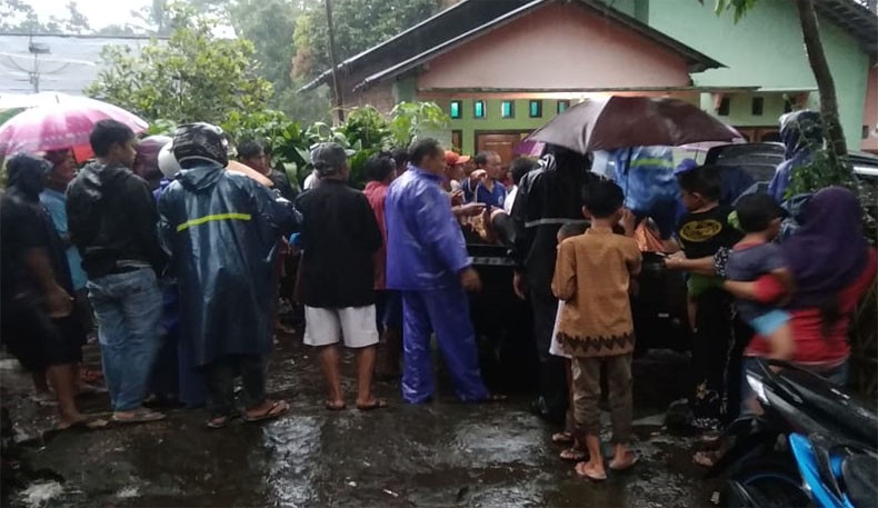 title Pencarian 4 Korban Banjir Bandang di Pemalang Dihentikan Sementara Pencarian 4 Korban Banjir Bandang di Pemalang Dihentikan Sementara