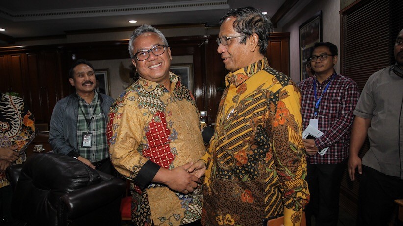 Berikan Dukungan Moral, Mahfud MD Datangi KPU - Bagian 1