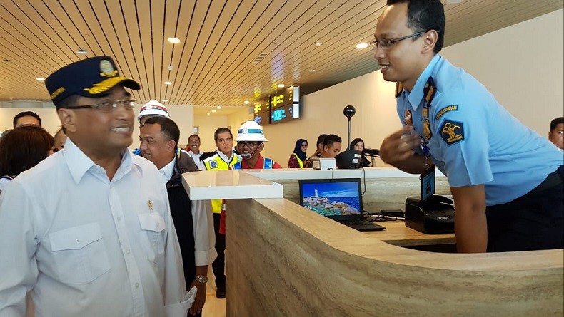 Cek Runway Bandara YIA, Menhub: Ini Mungkin Terbaik di Indonesia