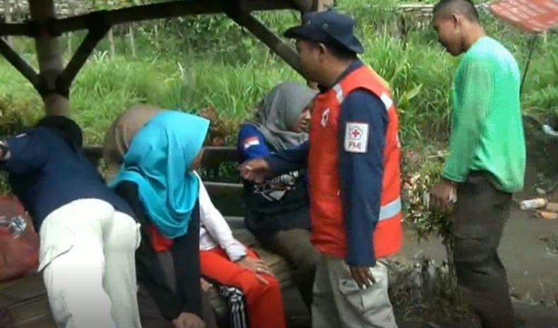 Tim Gabungan Evakuasi 69 Orang Pendaki Di Gunung Slamet