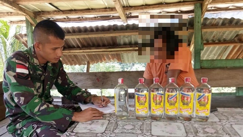 Satgas Perbatasan Indonesia - Papua Nugini Cegah Peredaran Miras