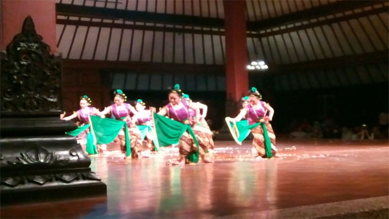 Hari Tari Sedunia, 5 Seniman Sukses Menari 24 Jam Nonstop di Solo