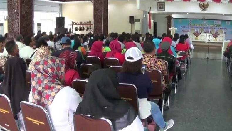 Ratusan Buruh di Kendal Curhat soal Rendahnya Upah kepada Pengusaha