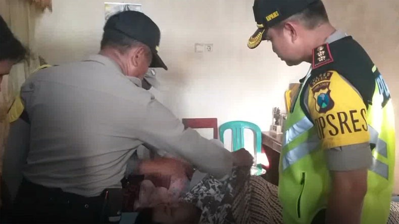 Bagikan Nasi Bungkus, Pelajar SMP Tewas Terseret Banjir Sungai Lamong