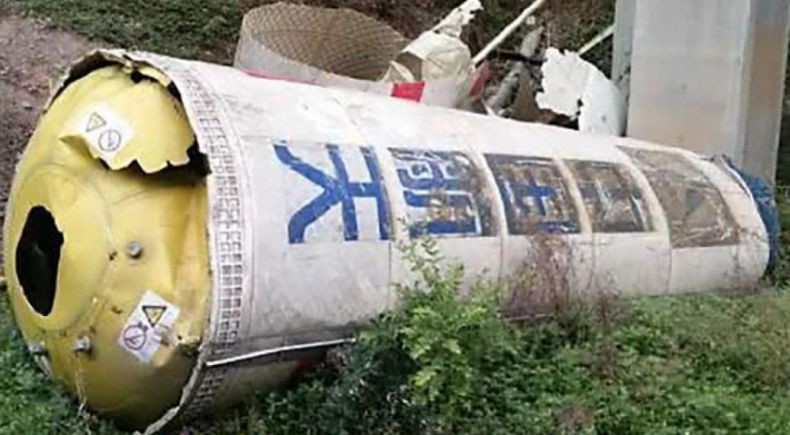 Roket china jatuh ke bumi