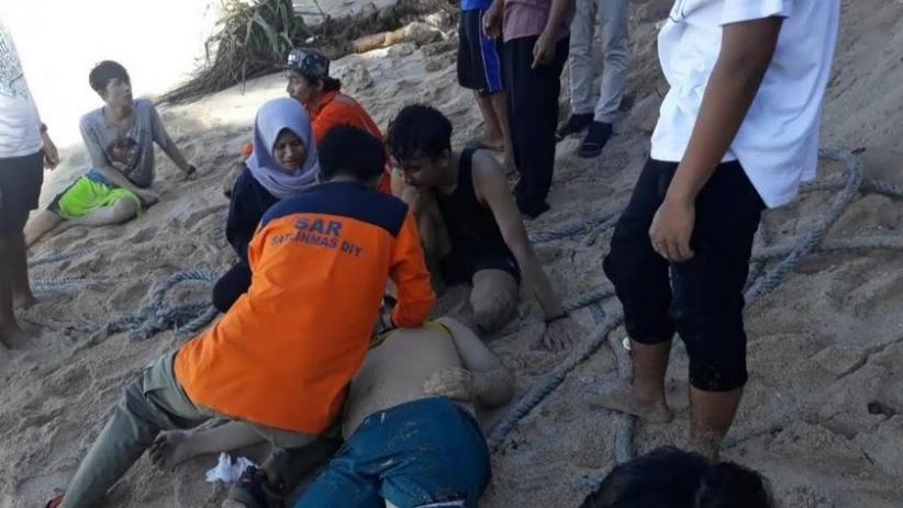 3 Mahasiswa Terseret Ombak di Pantai Sanglen DIY, 1 Tewas dan 1 Hilang