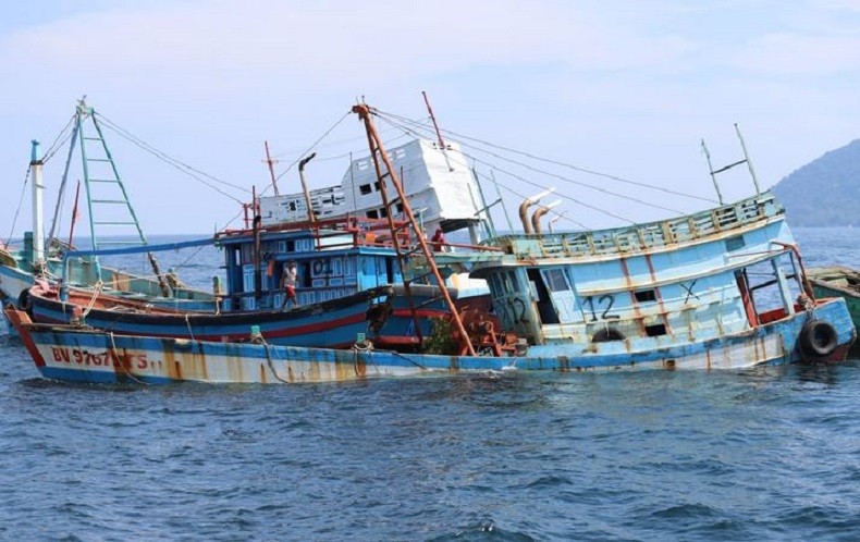 Menteri Susi Tenggelamkan 13 Kapal Asing Pencuri Ikan di Tanjung Datu Kalbar