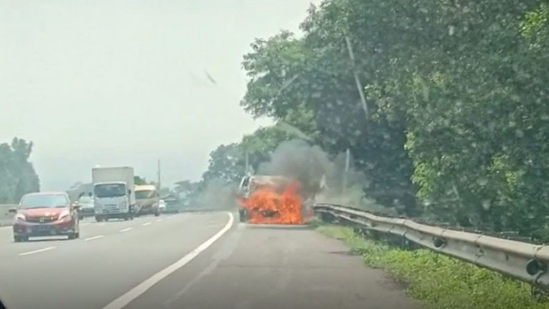 Mobil Hyundai Ludes Terbakar di Tol Cipularang, Begini Kronologinya