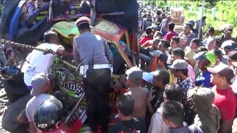 Bus Tabrak Truk di Jalur Selatan Probolinggo, 2 Sopir Tewas