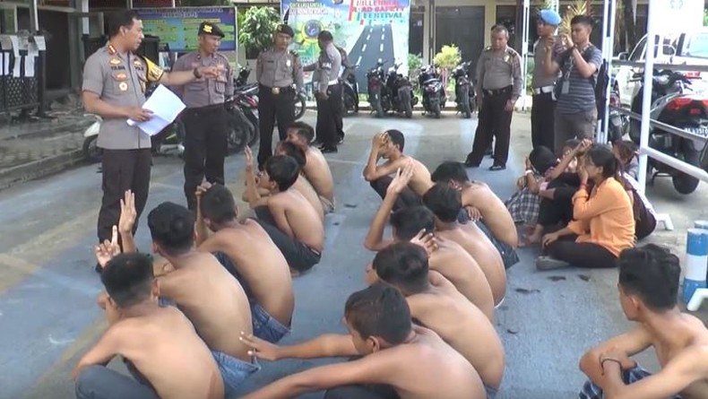Bawa Celurit dan Pedang Samurai, 27 Remaja Tawuran Ditangkap di Padang