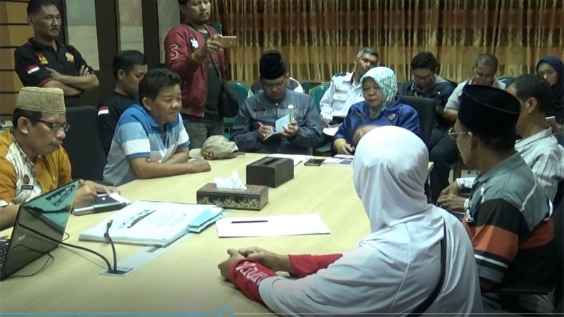 Tolak Direlokasi, Ratusan Pedagang Alun-Alun Demo Wali Kota dan DPRD Pekalongan